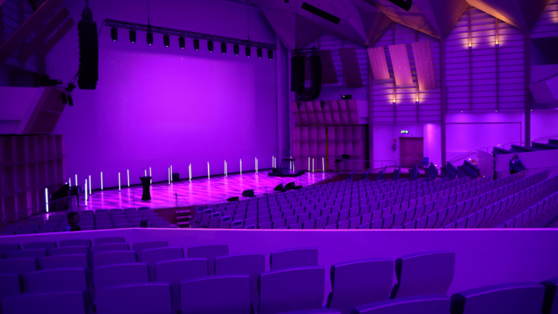 Iso sali. Main Auditorium.