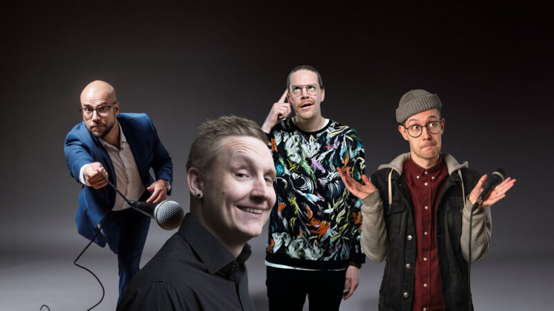 Stand up koomikot rivissä harmata taustaa vasten.