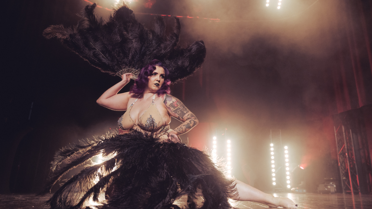 Kuvassa burlesquetaiteilija Olivia Rouge