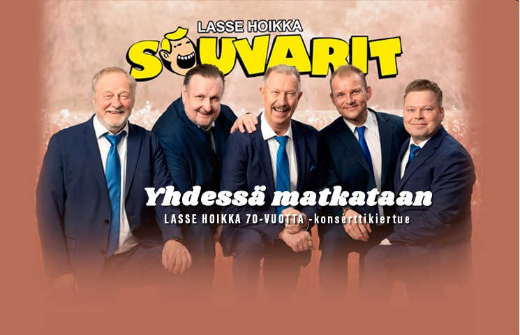 Artistit iloisina ryhmäkuvassa.
