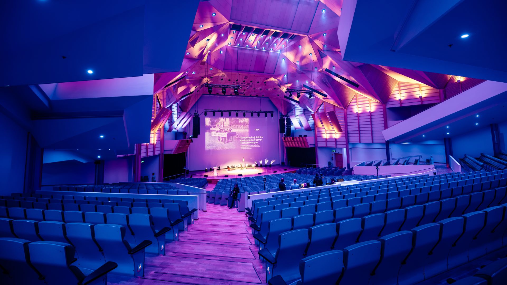 Referenssi: Tampereen Yliopiston Alumnipäivä Iso sali